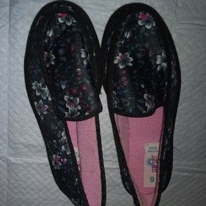 Floral slippers